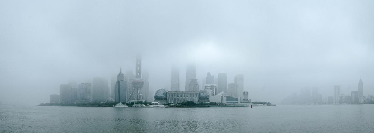 今晨上海大雾锁城,建筑"隐身" | 晨镜头