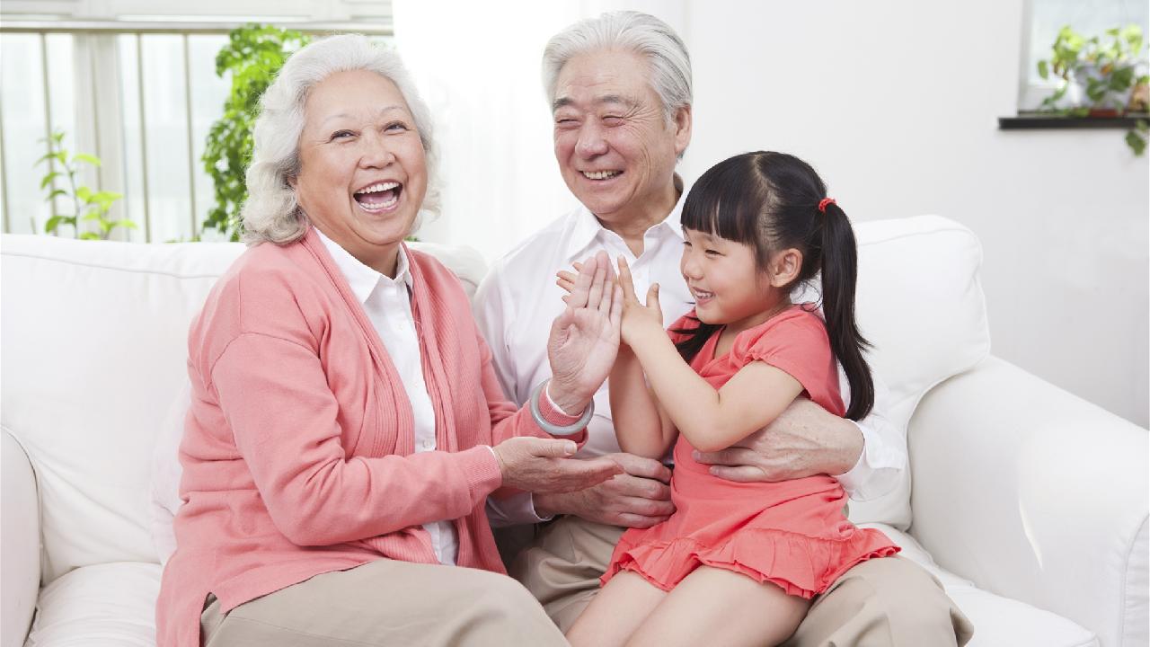隔代养育丨如何在游戏中陪伴孩子的成长?来听听上师大学前教育学院教授李燕的建议 - 周到